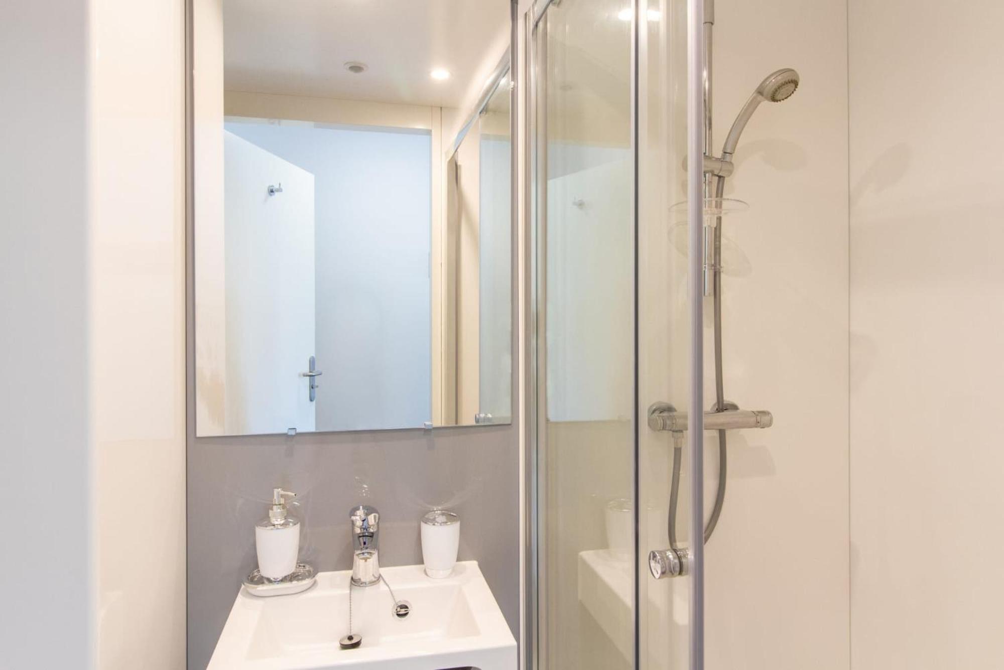 Exquisite Ensuites At The Croft Apartment